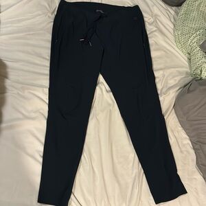 joggers with zipper pockets